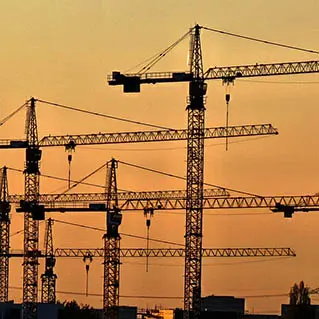 thema architectuur, cranes brave the wind in the morning